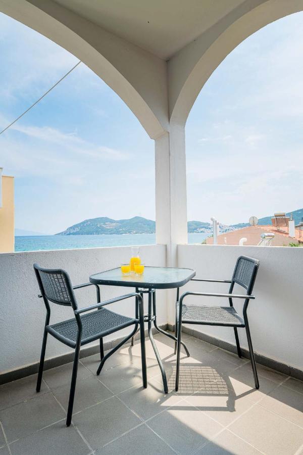 Marinis Boutique Rooms Nea Iraklitsa Exterior foto