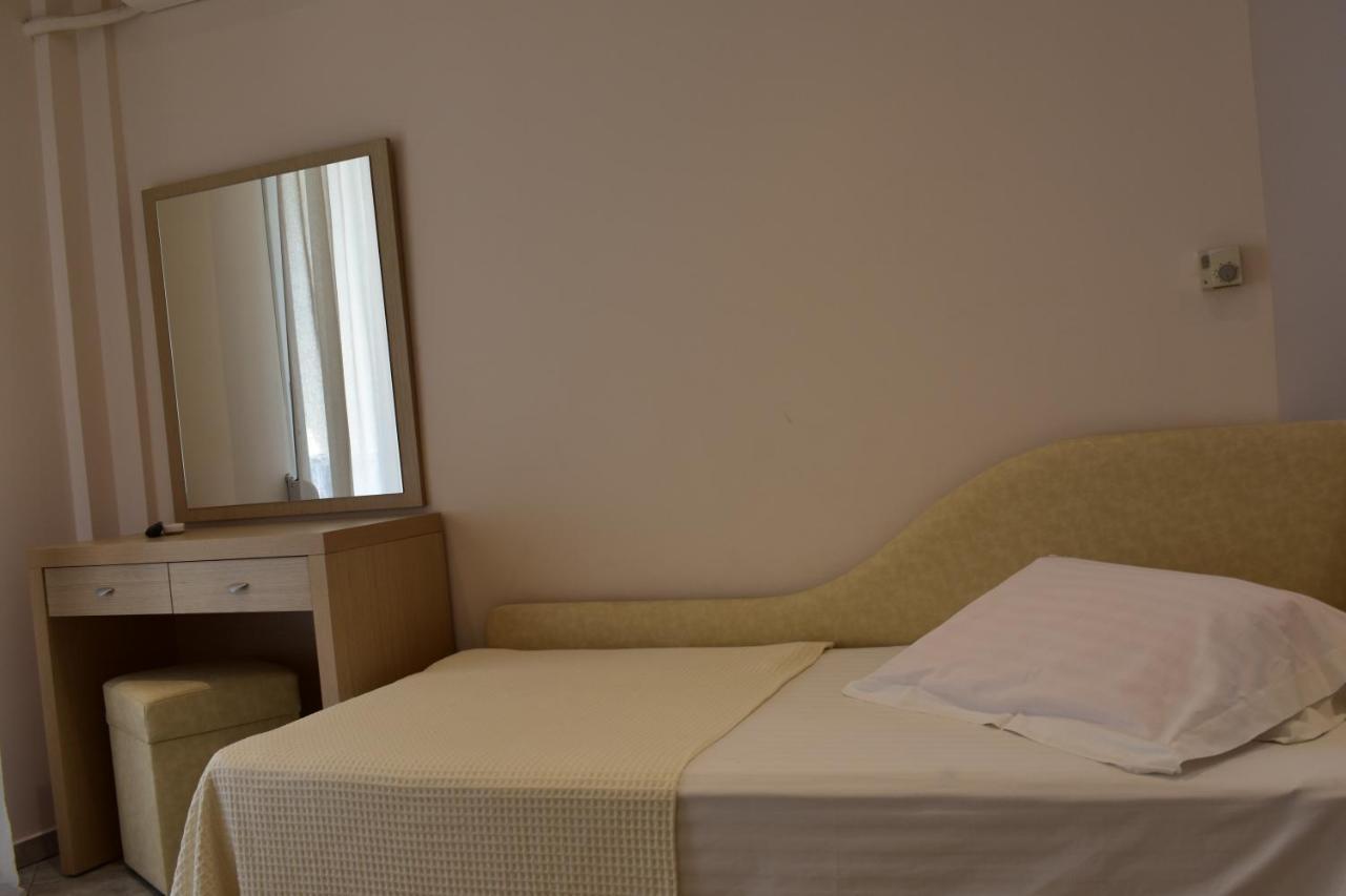 Marinis Boutique Rooms Nea Iraklitsa Exterior foto